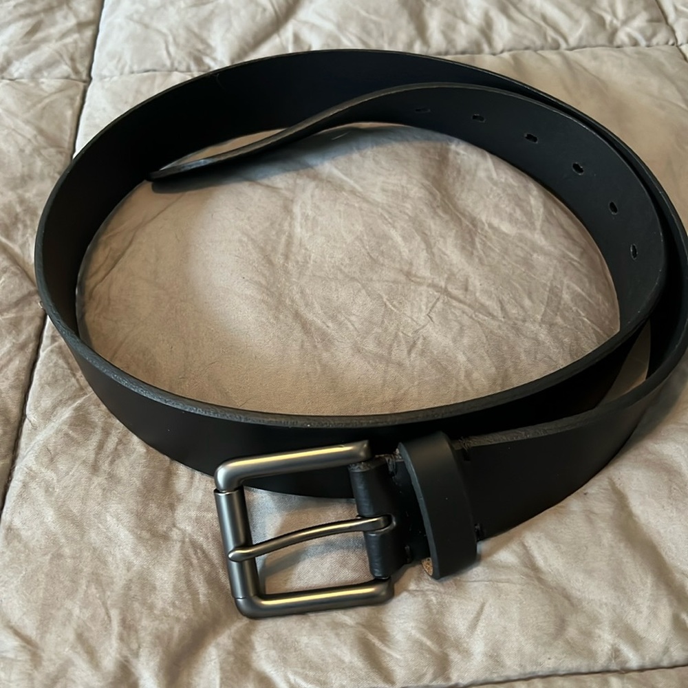 Men’s black leather belt